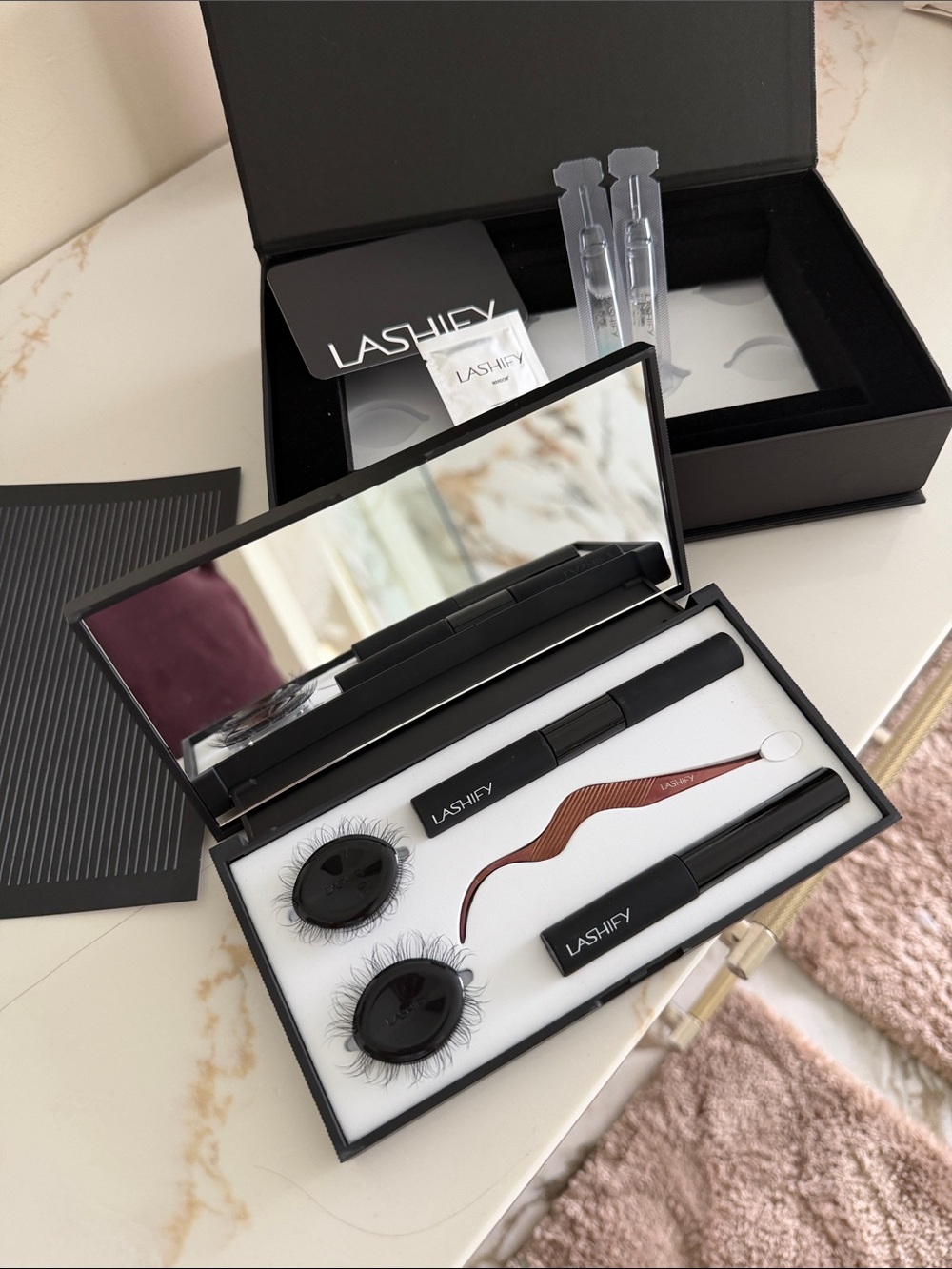 LASHIFY Magnetic Lash Kit with Black & Brown Tools